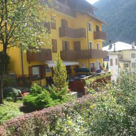 Albergo Ristorante Iris, hotel v Auronzo di Cadore