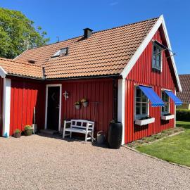 Apartment in villa, Close the to the sea, small harbour, golf course and Tylösand, khách sạn ở Halmstad