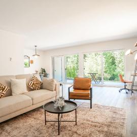 Stylish Bellevue Stay half mile to downtown
