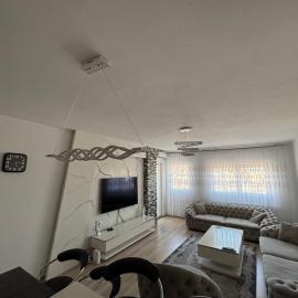 Nära allt!, hotel di Kosovska Mitrovica