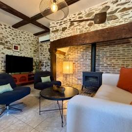 Casa Les Combes - Maison typique climatisé avec jardin, hotel a Naves