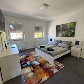 Modernes Zimmer am Campus 3 mit Gemeinschaftsbad