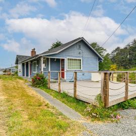 Walk to Beach: Cozy Home w/ Deck in Smith River!