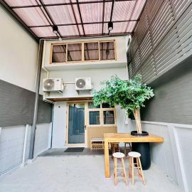 Lovely Townhome in Shopping District near BTS&MRT, hotel v mestu Bang Su