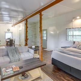 Ozark Escapes Cabin! Serene Forest & Mtn Setting, Hotel in Marble Falls