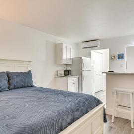 Tropical Pass-A-Grille Gem w/ Direct Beach Access!