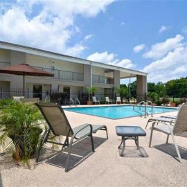 Motel 6-Luling, LA，Luling的飯店