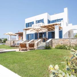 Villa Mare Mio, beachfront, newly rennovated, hotel in Lachania