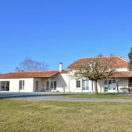 Grande maison 10 pers Vallée du lot avec piscine et terrain de pétanque