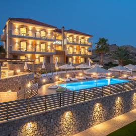 Alysos Luxurious Apartments, hotel u Mirini