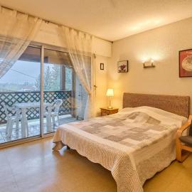 Appartement T1 lumineux avec balcon et WiFi à Barbotan, animaux admis - FR-1-841-19, hotel in Barbotan-les-Thermes