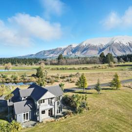 Mt Hutt Retreat - Terrace Downs, hotel sa Windwhistle