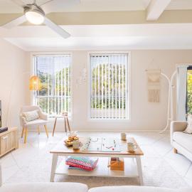 Magnolias, 6 Marine Dr - air con, linen and Wi-Fi, hotel in Fingal Bay