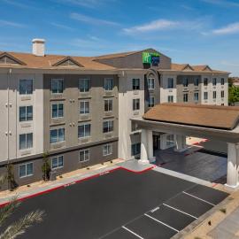 Holiday Inn Express & Suites Fresno River Park Hwy 41 by IHG、フレズノのホテル