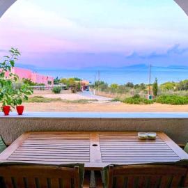 Spacious holiday house with seaview and garden, hotel di Áyioi