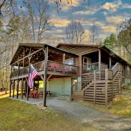 Moon Tower Cabin - Beautiful Water Views Firepit More, хотел в Блеърсвил