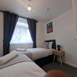 Comfortable 4BR Home for Families & Groups
