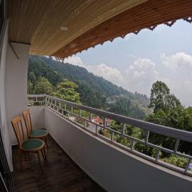 Tinchuley Hillcrest Residence، فندق في Takdāh