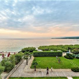 Deluxe Apartment Malin 3 near the beach, hotel in Vantačići