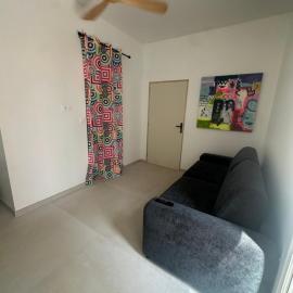 Studio indépendant avec parking, hotel in Nîmes