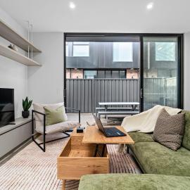 Modern 3BR Townhouse Near Adelaide CBD Workspace & Parking, hotel in Bowden