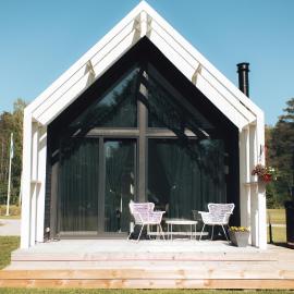 Liiv Coast Cottages، فندق في Ģipka