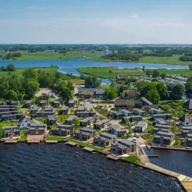 Vakantiepark De Wiedense Meren, hotel v destinaci Wanneperveen
