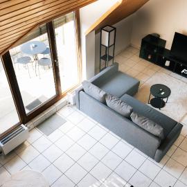 Grosse Galerie-Wohnung für 7 Gäste - Airport Messe Stuttgart - Balkon - Parkplatz - Waschmaschine, hótel í Filderstadt