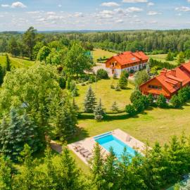 Funaberia -25 hektarowa luksusowa posiadłość z basenem, jacuzzi, sauną, boiskiem wielofunkcyjnym, hotel a Skop
