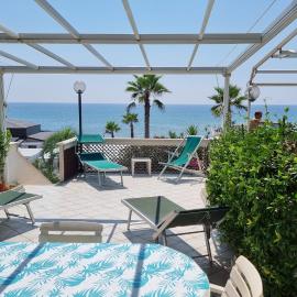 LA VILLA fronte SPIAGGIA BANDIERA BLU