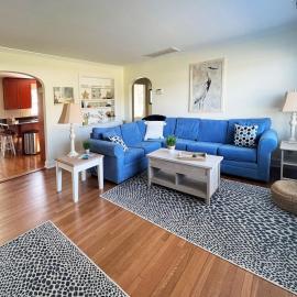 Lighthouse Cottage- Pet Friendly & Close to beach: Selbyville şehrinde bir otel