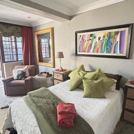Artzy's Guest bedroom 1km to Olivedale Clinic: Northwold şehrinde bir otel