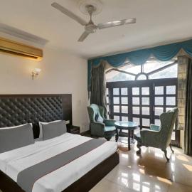 Hotel Lloyd Near Kalkaji Temple