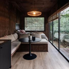 Cabins in the woods with wellness, hotel em Brasschaat