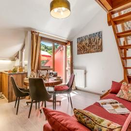 Appartamento Alpine Inspiration for 4 with Balcony - Happy Rentals