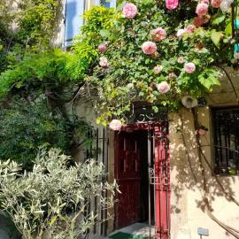 Charming house in Provence, 2 to 10 people, Hotel in Saignon