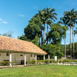 Hotel Las Palmeras، فندق في فليتا