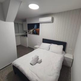 דירת נופש מושלמת 5 דקות מחוף הים Ryo 31, hotel i Bat Yam