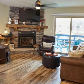 Summit View- Slopeside Luxury Timberline Mountain, Hotel in Cortland