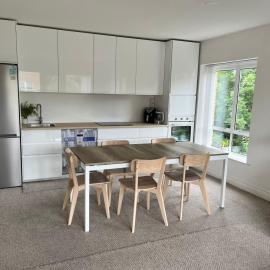 Central Spacious 3 Bedroom Apartment With Parking, hotelli kohteessa Dublin