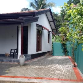 Peacock House, hotel in Kotugoda