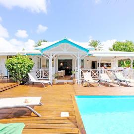 Charming villa with swimming pool for 6-8