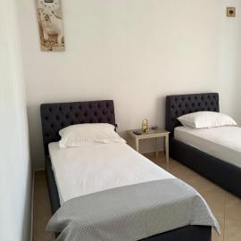 Quiet Room, close to Airport, hotel in Kamëz