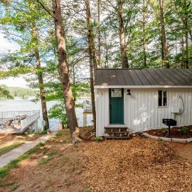 Arbutus Lakeside Stay-Pontoon Rentals-Near TC!, khách sạn ở Traverse City