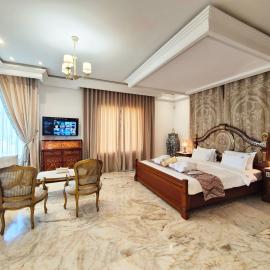 L'Orchidée - Suites de Luxe avec Piscine Chauffée et Vue sur le Lac de Tunis, מלון בתוניס