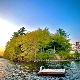Island Tent Overlook in Maine โรงแรมในMonmouth