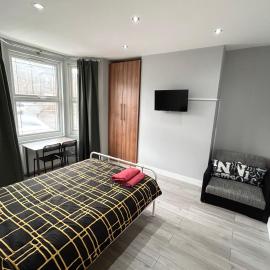 One Bedroom Apartment Near Heathrow Airport & London, hotel din Hayes