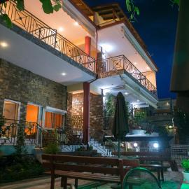 Drosia Hotel، فندق في كاتو لوتراكي