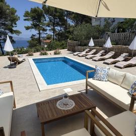 Apartments and Room Villa Makaj, hotell i Basina