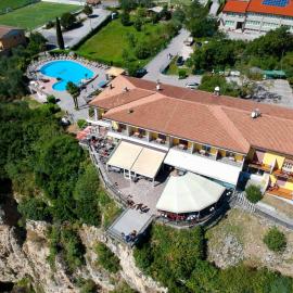 Terrazza del Brivido, Hotel Paradiso, hotel in Pieve